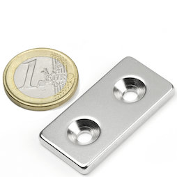 CS-Q-40-20-04-N, Parallélépipède magnétique 40 x 20 x 4 mm, avec trou de fixation biseauté, N35, nickelé